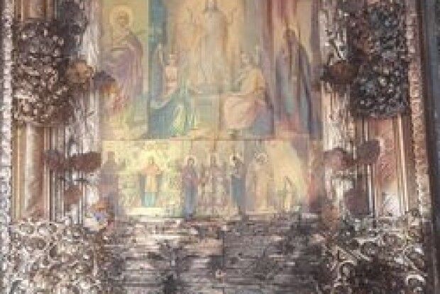 Український воїн показав ікону, яка вціліла у зруйнованому під час артобстрілу будинку