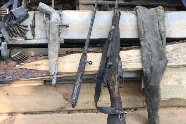 Несподівані речі з минулого виявили під час демонтажу будинку в Острозі