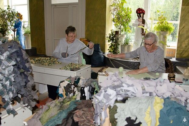 Нововолинців та переселенців запрошують плести маскувальні сітки для українських воїнів