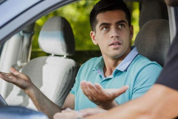 Волинянин роз'їжджав містом попри заборону сідати за кермо