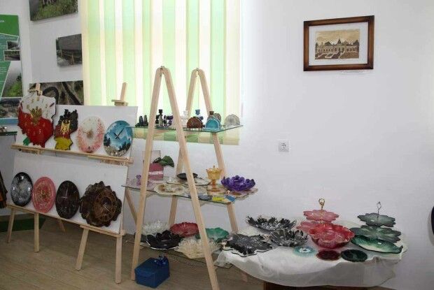 На Волині відкрили виставку «Магія епоксидної смоли»