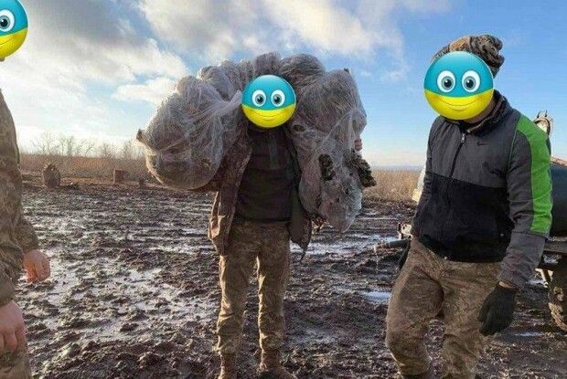 Бійці на передовій отримали маскувальну сітку, яку плели в луцькому музеї