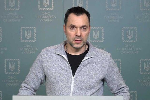 «Можливості є»: Арестович заявив, що Україна завдасть удару по москві у разі атаки на Київ