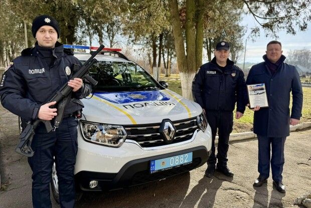 У громаді на Волині вручили ключі від службового автомобіля офіцеру громади