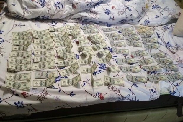 За ніч роботи мотопомпи брав 200 доларів. Викрили поліцейського з Рівненщини, ласого на гроші й бурштин 