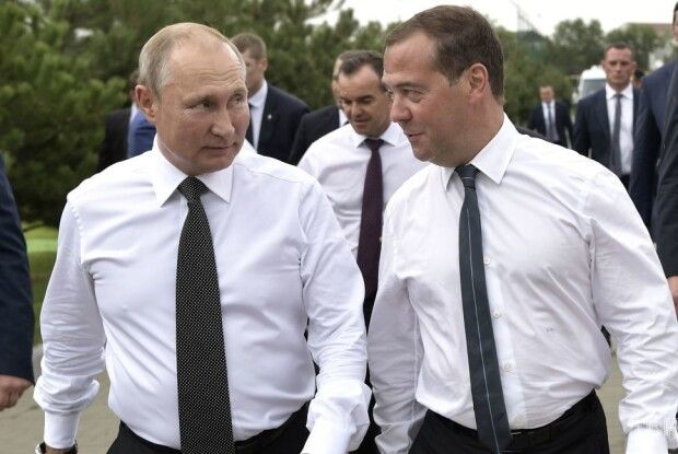Головний алкоголік росії: відомо як путін знущається з медведєва