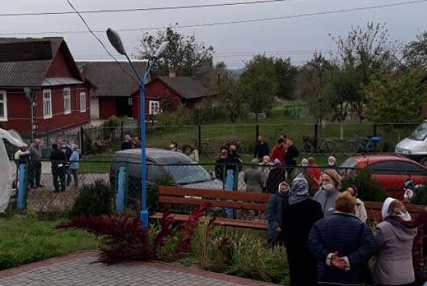 У селі на Волині посварилися віряни. Храм опечатали (Фото)