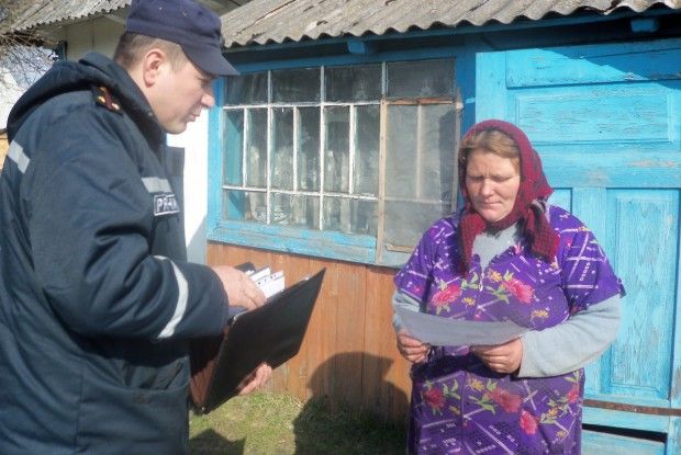 Двох жителів Костополя оштрафували за спалювання сухої трави
