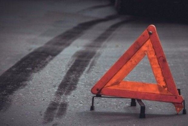 На Волині водій, здійснюючи обгін, кілька разів перевернувся автівкою: його судили