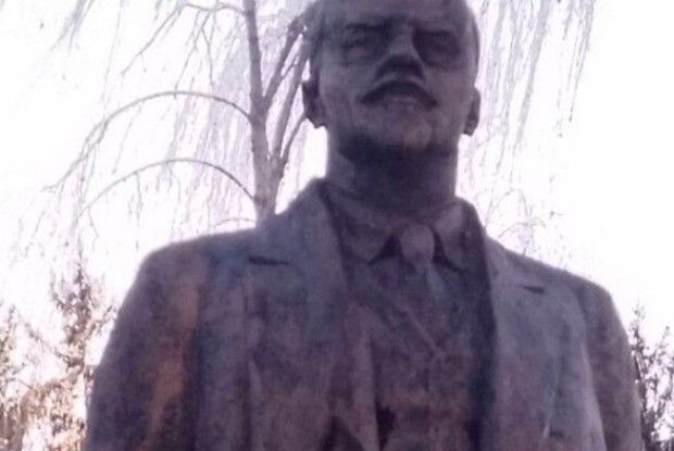 В Україні продають 5-метрового леніна