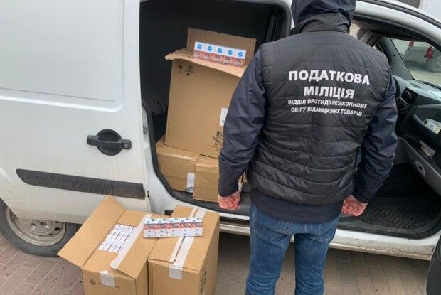 Ковельчанина взяли на гарячому, коли він збирався відправляти посилку з сигаретами без акцизів