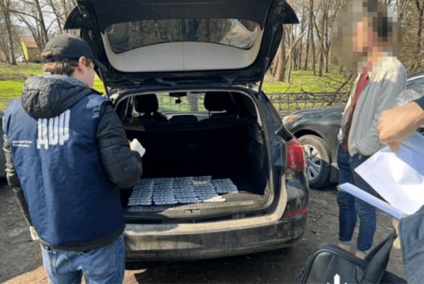 На Львівщині поліцейські хотіли нажитися на допомозі ЗСУ