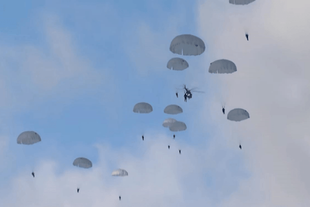 У білорусь прибули пілоти з рф