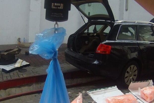 Прикордонники затримали майже 8 кілограмів екстазі та викрили канал транспортування наркотиків в Україну (Відео)