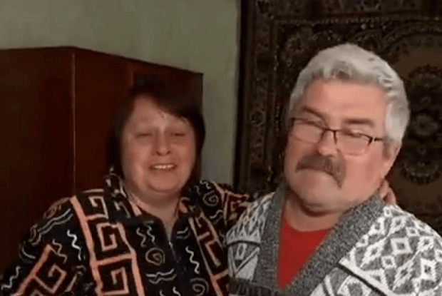 «Літаки прасували село»: подружжя втекло з-під обстрілів з лежачою мамою