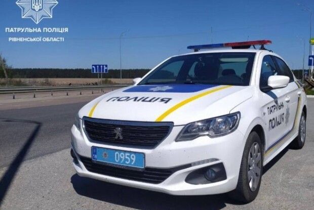 Юну водійку на блокпосту в Рівному пересадили на своє місце