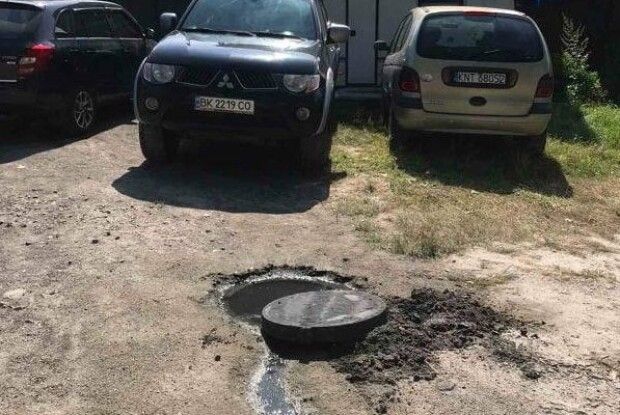 Нечистоти можуть потрапляти у Світязь: жителі громади самовільно приєднуються до непідключеної каналізації