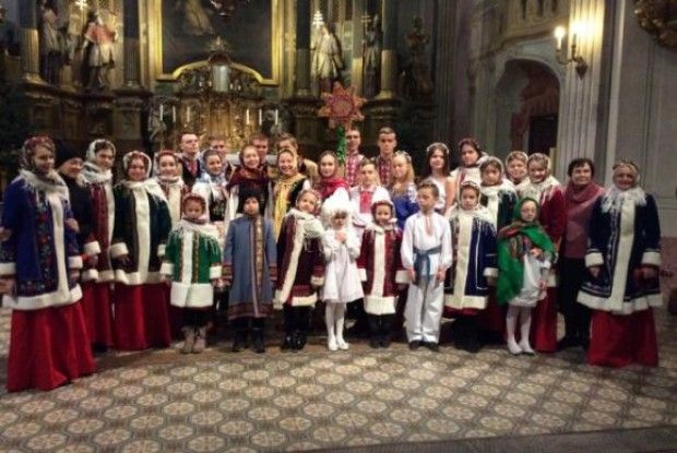 Луцькі школярі цими днями колядують у Відні та Будапешті