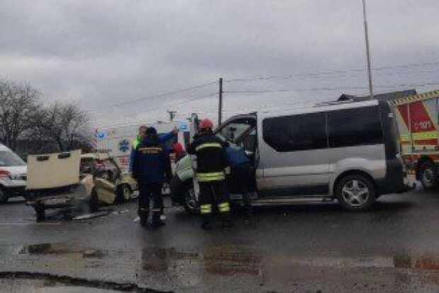 Троє людей в лікарні: відомі деталі аварії біля Луцька