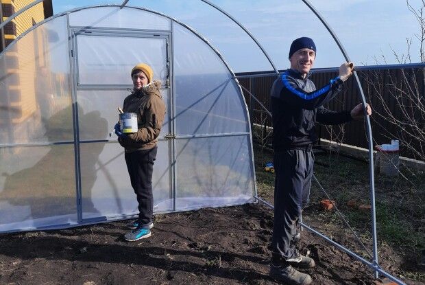 Виготовлення теплиць стало сімейною справою подружжя з Волині