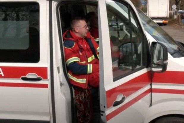 Постраждалого під час ракетного обстрілу в Луцьку, ушпиталили (Відео)