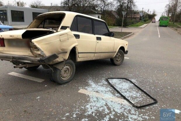 У місті на Волині зіткнулися «Фольксваген» та «Жигулі» (Фото)