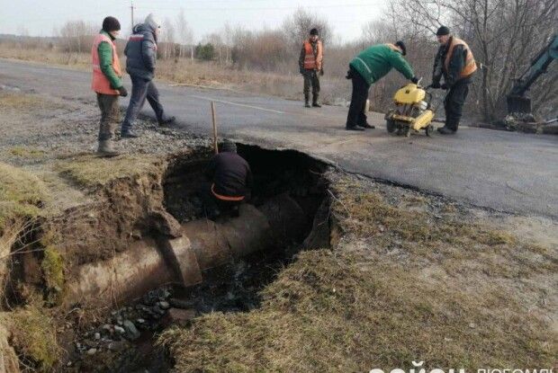 У Любомльському районі розмило асфальт