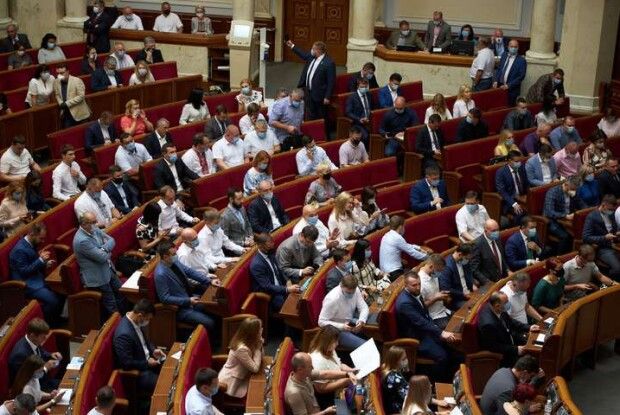 В парламент щомісяця заносять 6 мільйонів доларів на доплати депутатам-слугам – Сюмар 