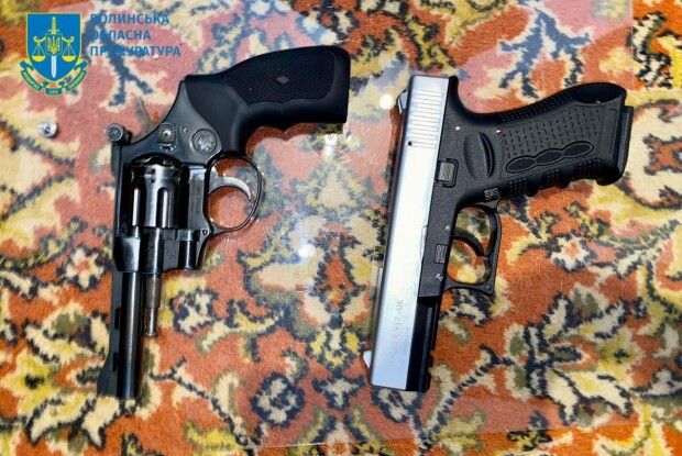 Житель Черкас незаконно збував зброю на Волинь