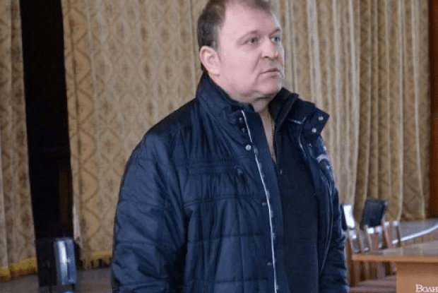 Ексдиректор луцького заводу взяв сусіда за шию і приставив пістолет до голови