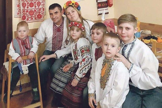 Подружжю з Волині, яке повінчалося на Хрещатику під час Помаранчевої революції, Бог подарував шестеро дітей