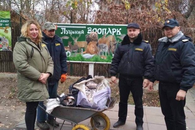 Тваринам Луцького зоопарку передали понад пів центнера вилученої у браконьєрів риби (фото)