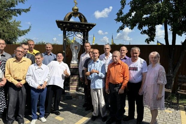 У святинях Горохова працівники й підопічні психоневрологічного інтернату помолилися за мир в Україні (Фото)