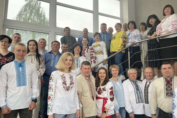 Волинські будівельники і будівельниці похвалилися вишиванками (Фото)