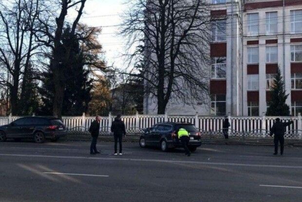 У Луцьку – ДТП: зіткнулися дві автівки, рух ускладнений (Фото)