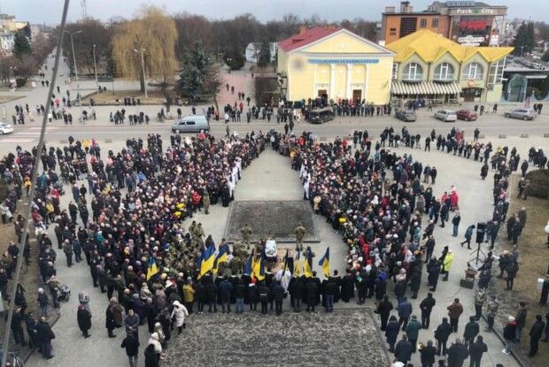 «Дідусь йшов за своїм внуком до кінця»... Волиняни прощалися з полеглим воїном (Фото)