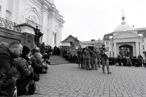 У Луцьку попрощались із полеглим захисником України Дмитром Струком