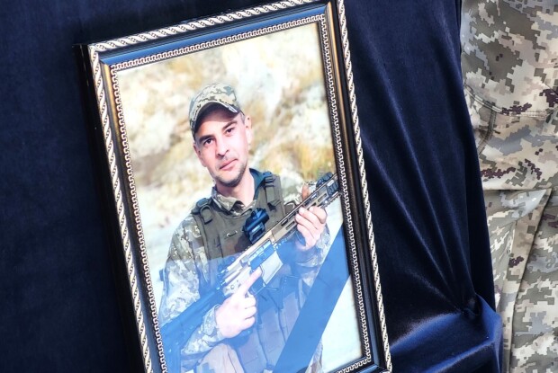 На Волині попрощалися з воїном-музикантом Романом Ющенком