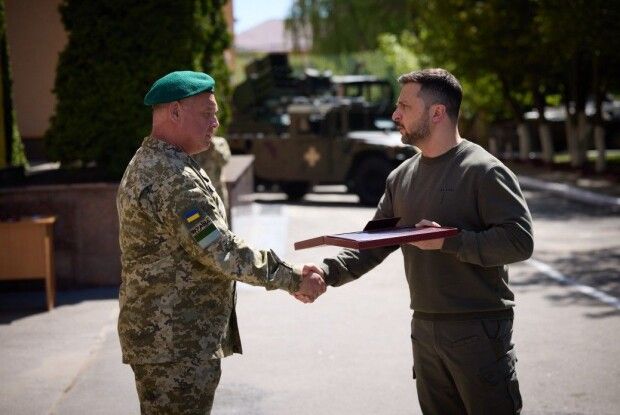 Зеленський вручив нагороди трьом прикордонникам-героям з Волині