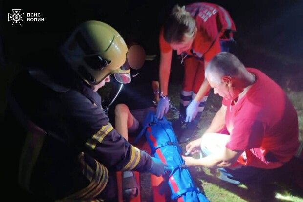 Волинські рятувальники допомогли травмованій в автопригоді дитині