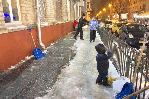 У Києві з'явиться перший тротуар з підігрівом