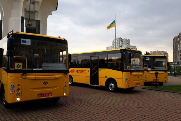 Ще кілька волинських громад отримали шкільні автобуси 