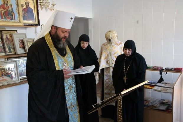 У Луцьку освятили крамницю жіночого монастиря Святителя Василія Великого (фото)
