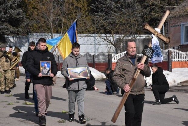 На Волині громада провела у засвіти загиблого земляка