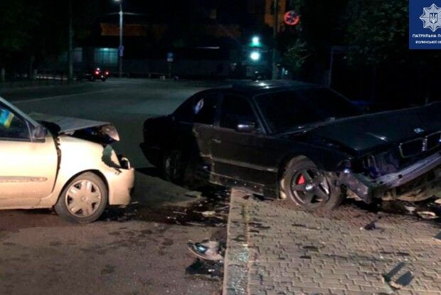 У Луцьку водій BMW виїхав на зустрічну смугу, спричинив ДТП й утік (Фото)