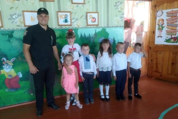 Правоохоронці Камінь-Каширщини додали дітям святкового настрою