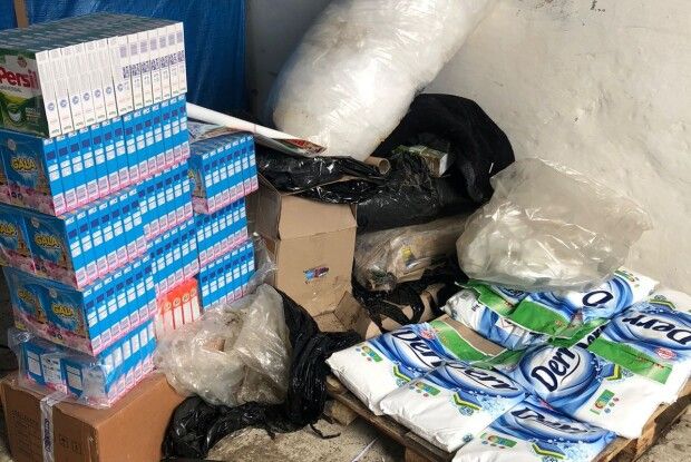 Нелегальна продукція на 2 мільйони гривень: на Волині викрили масштабне підпільне виробництво побутової хімії (Фото)