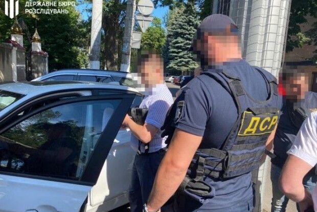 Військового прокурора спіймали на системних хабарях