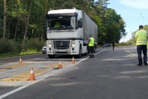 Повідомили, де водії вантажівок на Волині можуть перечекати спеку