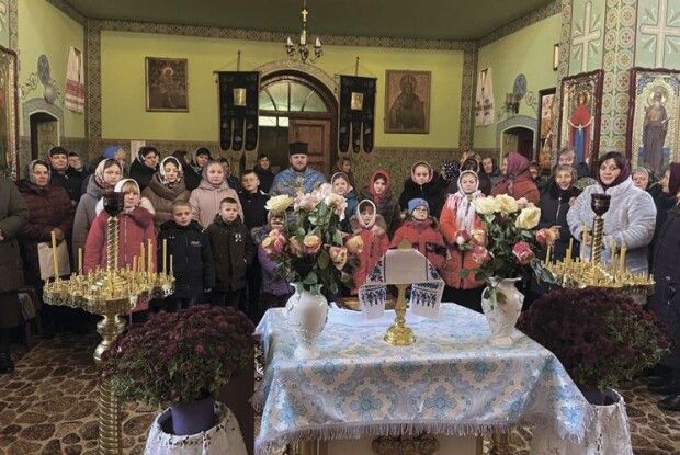 Отець Євген Рудь  на фронті облаштував  капличку прямо у бліндажі